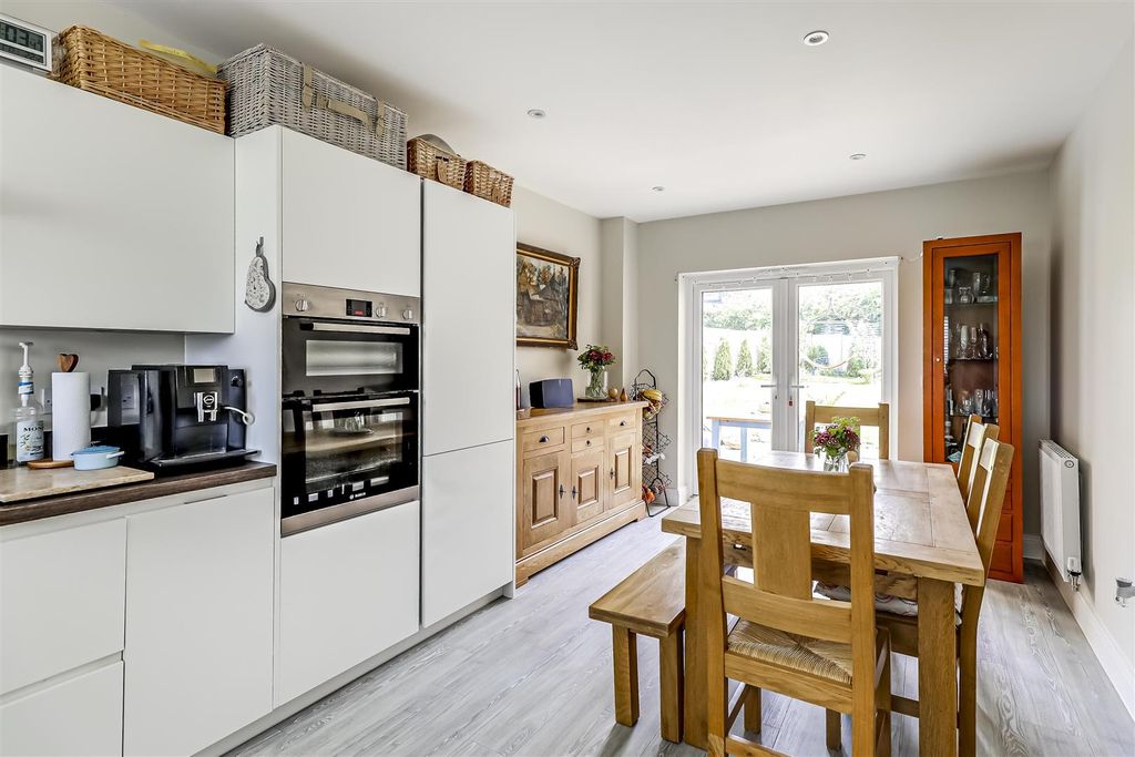 Property photo 2 of 22 2 Meadowsweet Way, Newport, Saffron Walden, Cb11 3