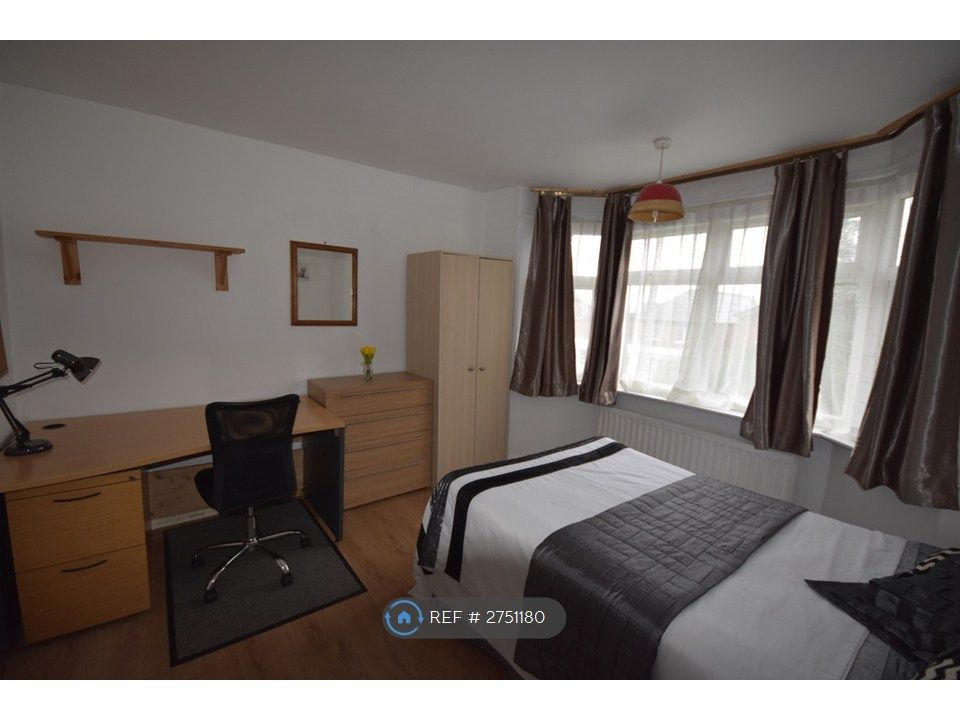 Property photo 3 of 30 Room 5