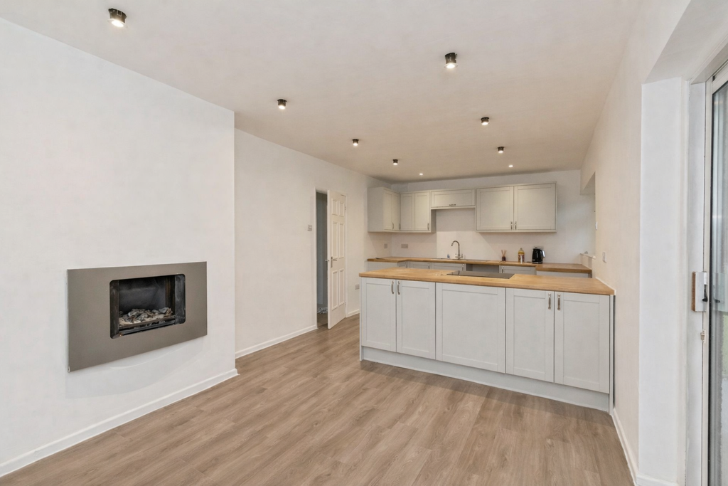 Property photo 1 of 19 Kitchen/Dining Area