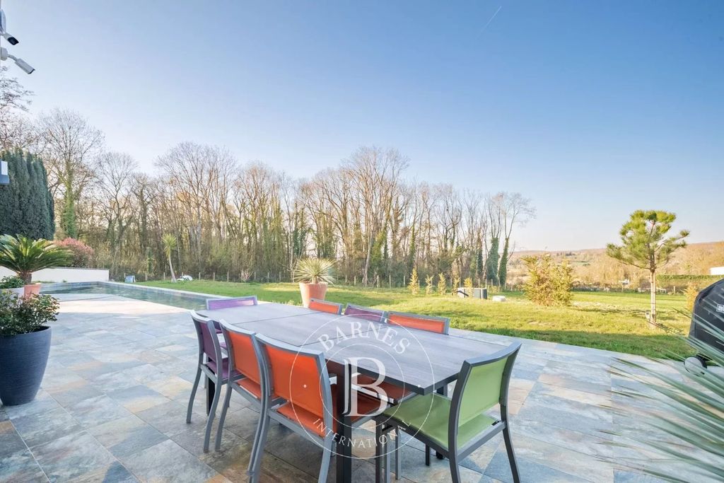 Property photo 2 of 24