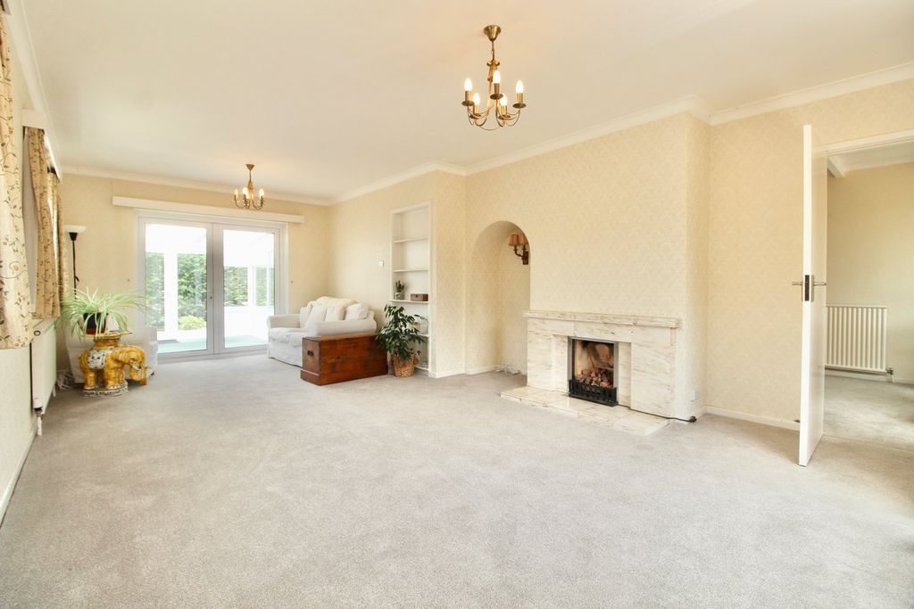 Property photo 2 of 21