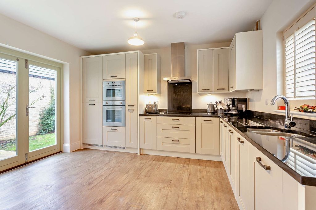 Property photo 2 of 18 Picture No. 14