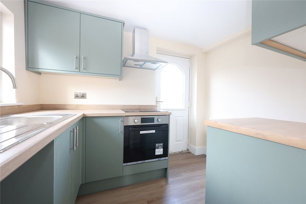 Property photo 2 of 24 Picture No. 15