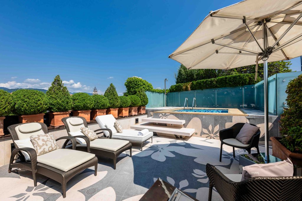 Property photo 1 of 61