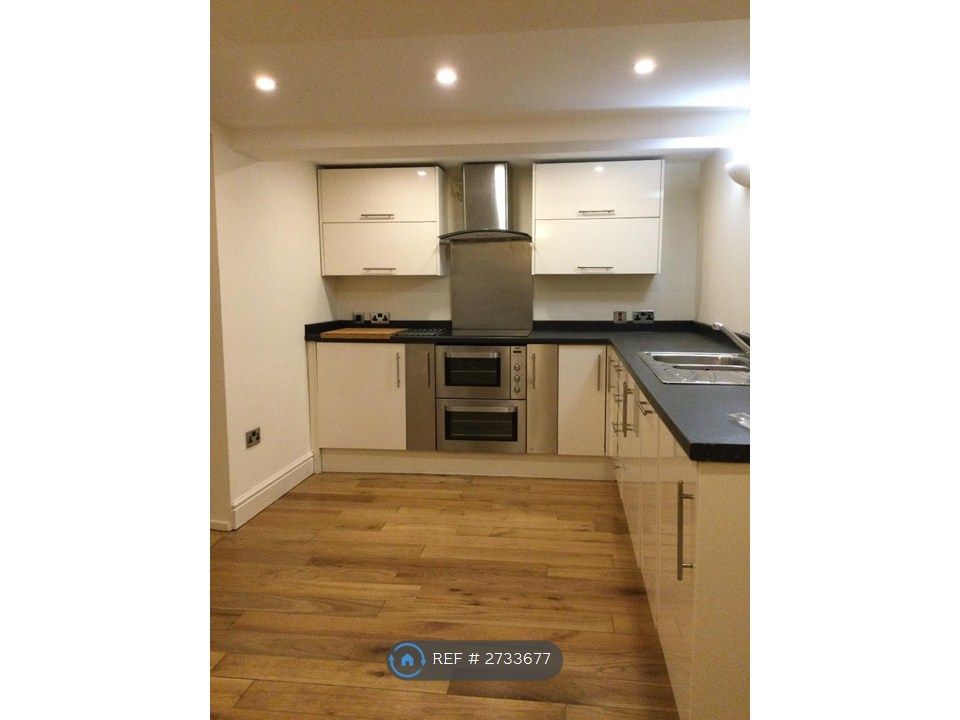 Property photo 3 of 13 Fully Fitted Kitchen