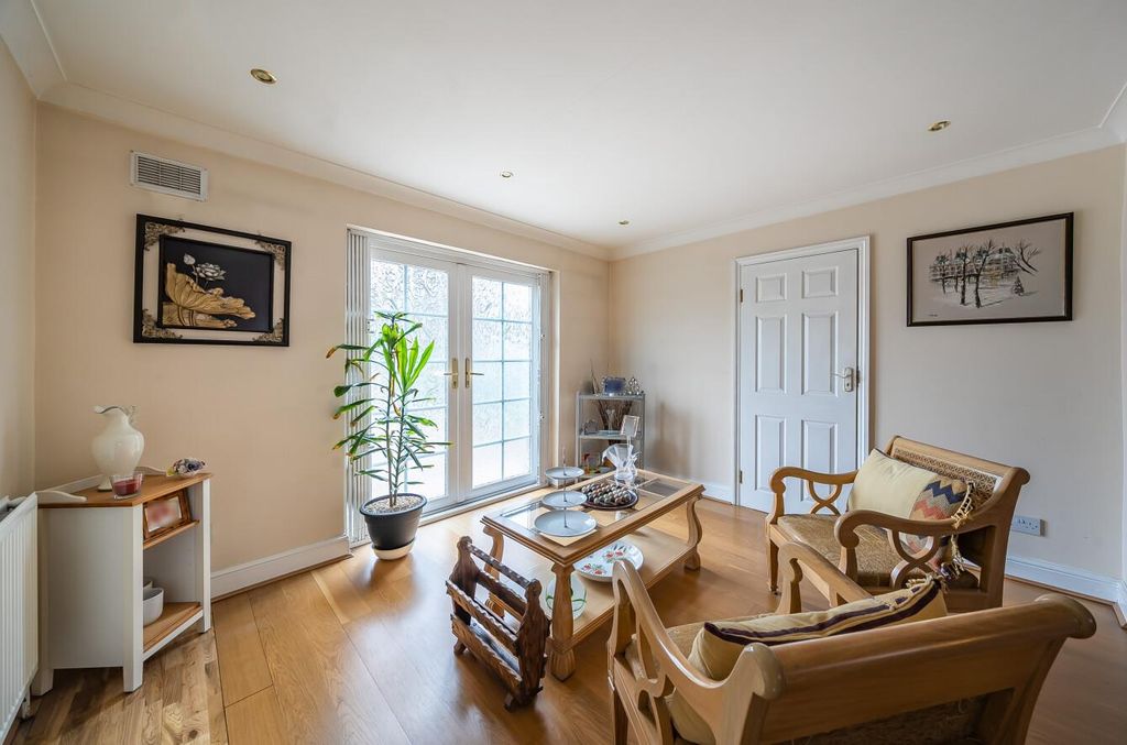 Property photo 2 of 19 67Af40c58E35F-l-1249286 (4).Jpg
