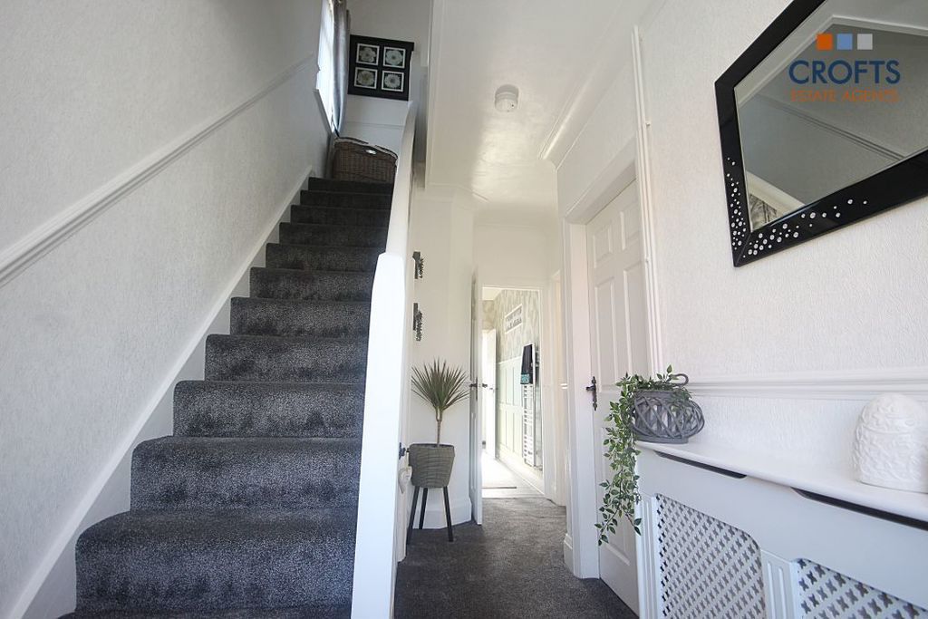 Property photo 3 of 17 Hallway