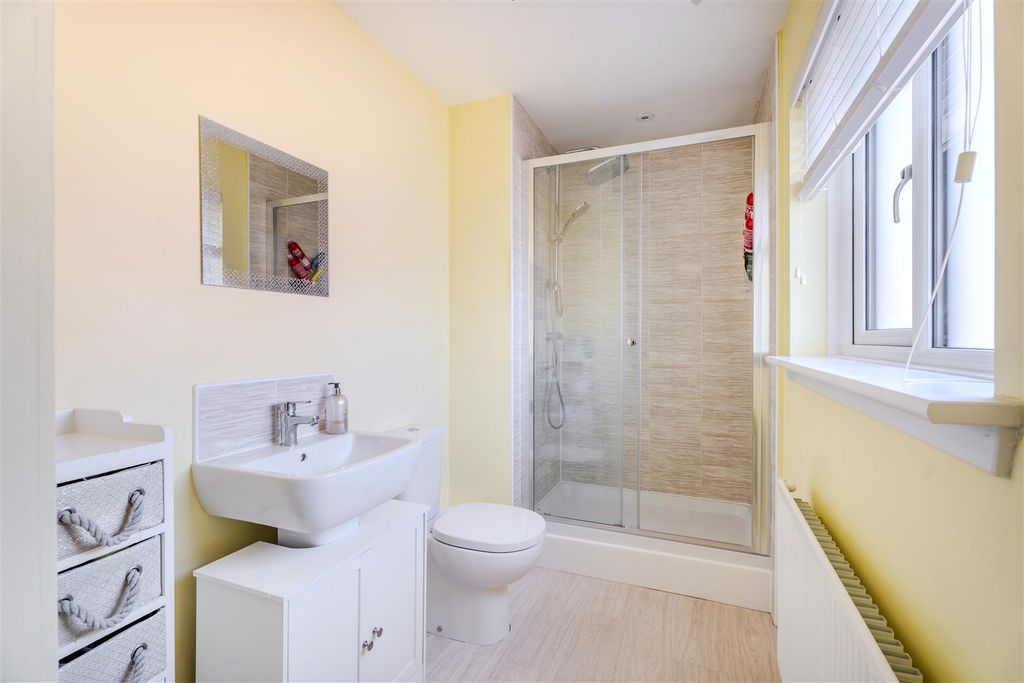 Property photo 2 of 37 En-Suite-2.Jpg