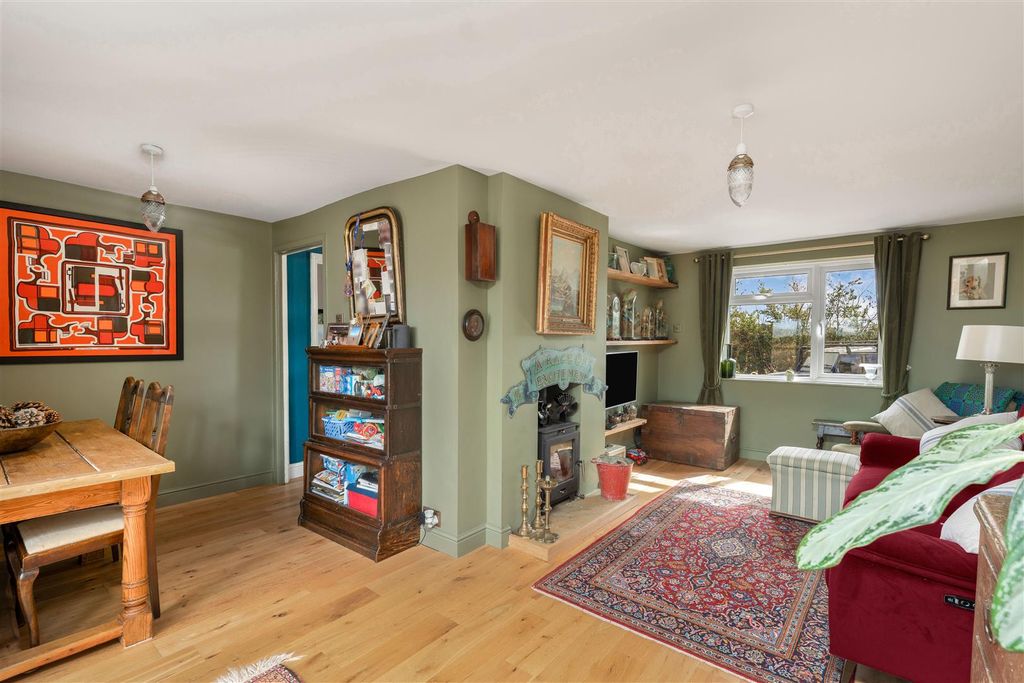 Property photo 2 of 20 4 Astral Row, Greatworth-11.Jpg