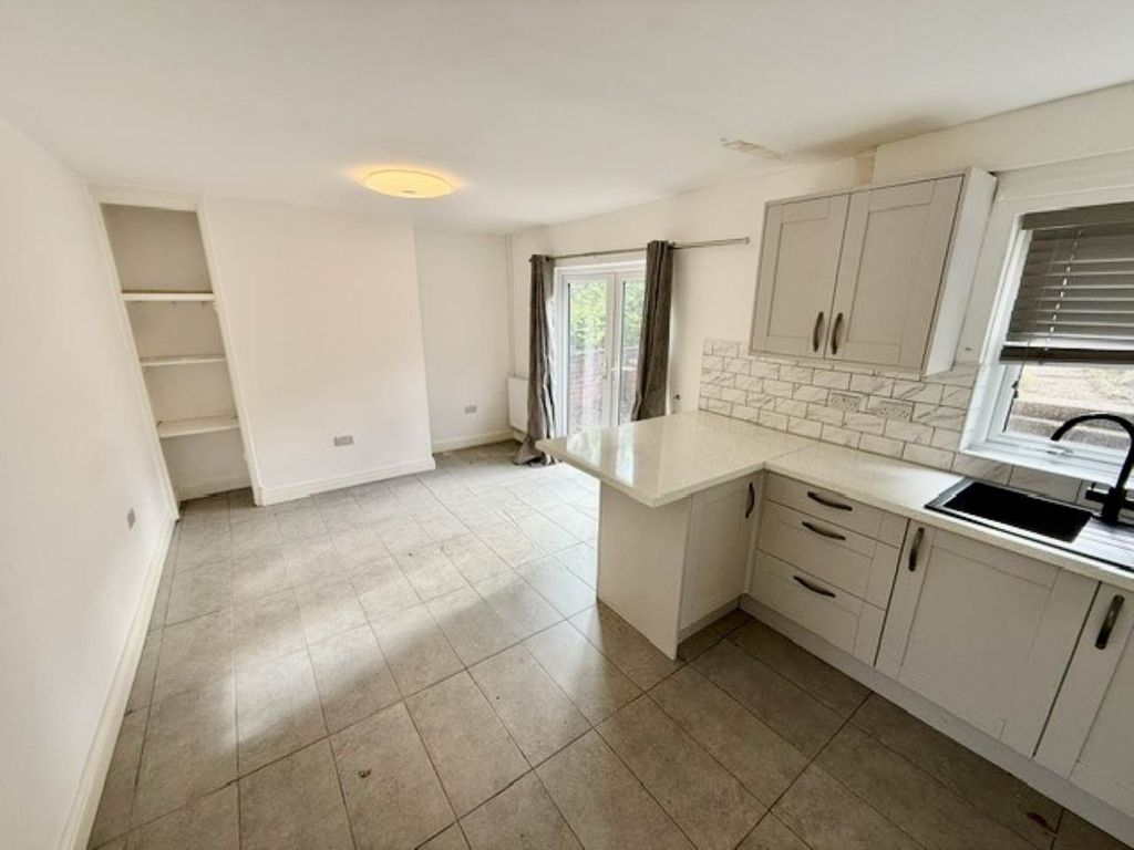 Property photo 2 of 19 Kitchen 2