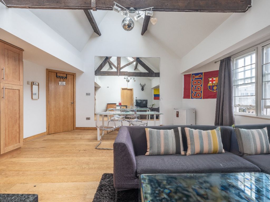 Property photo 2 of 8 3706942
