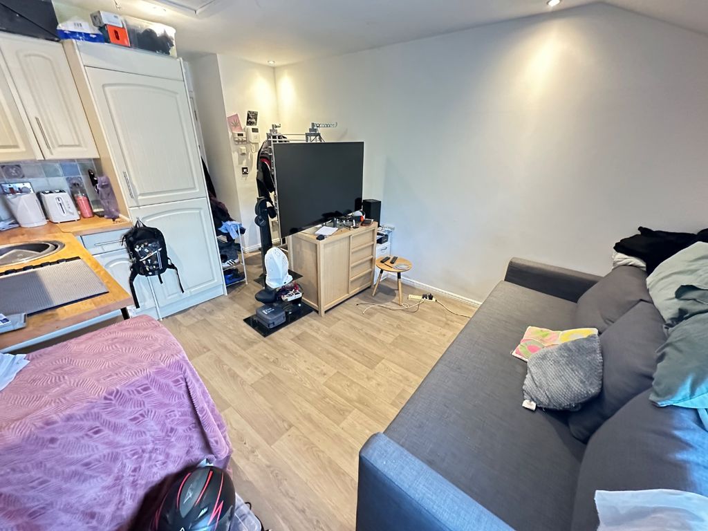 Property photo 2 of 7 4336031
