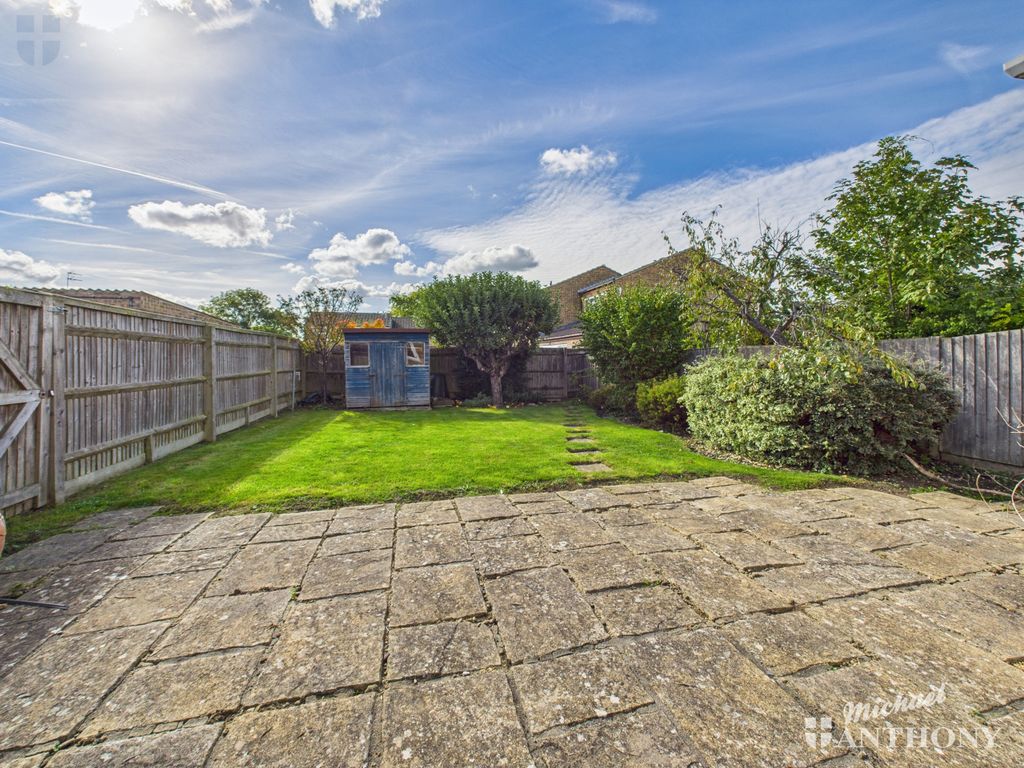 Property photo 3 of 18 Cam03852G0-Pr0433-Still004