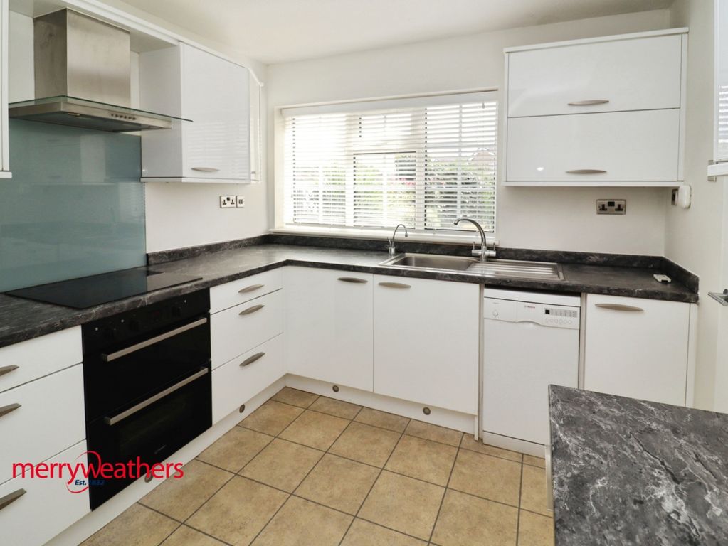 Property photo 3 of 16 Kitchen