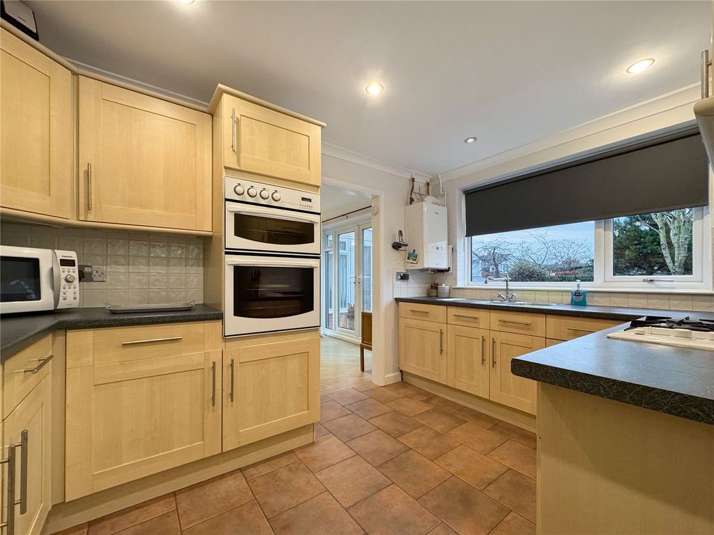 Property photo 3 of 27 Kitchen