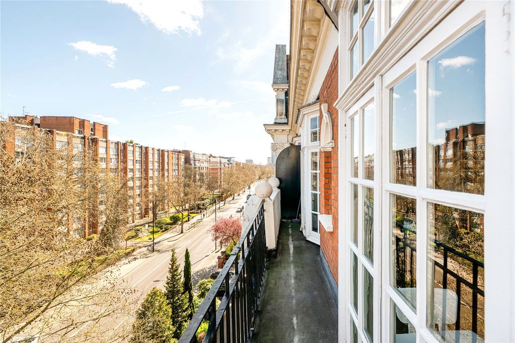 Property photo 3 of 12 Balcony