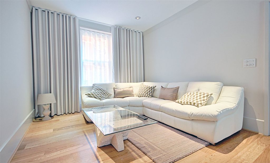 Property photo 2 of 12 Reception