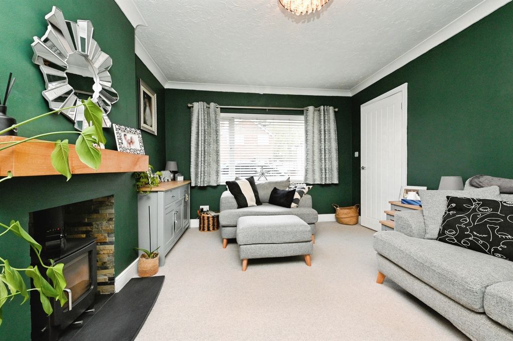 Property photo 3 of 17