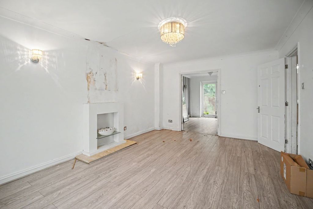 Property photo 3 of 25