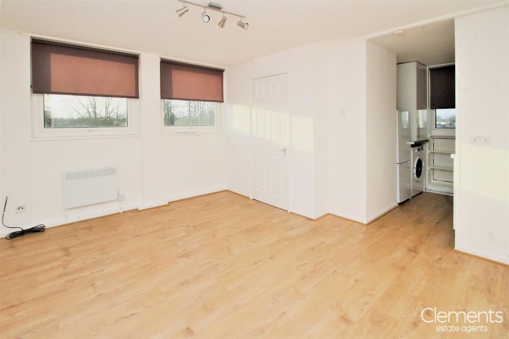 Property photo 1 of 5 Lounge.Jpg
