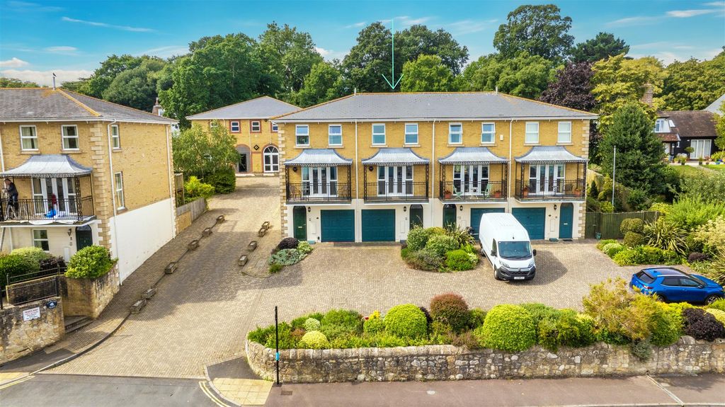 Property photo 1 of 18 6 Langtry Place