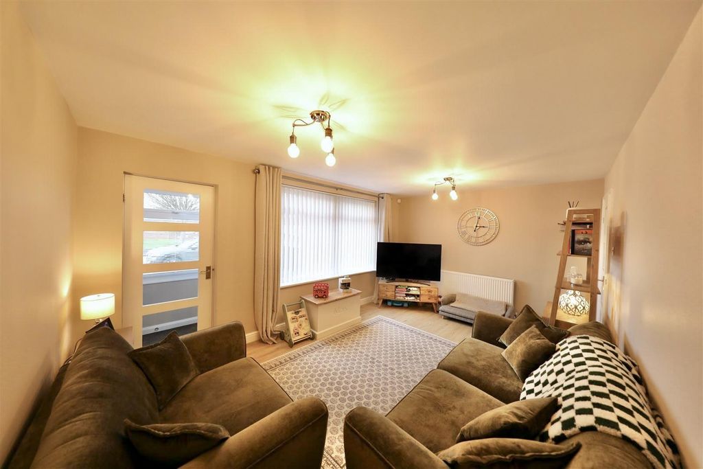 Property photo 2 of 21 Living Room