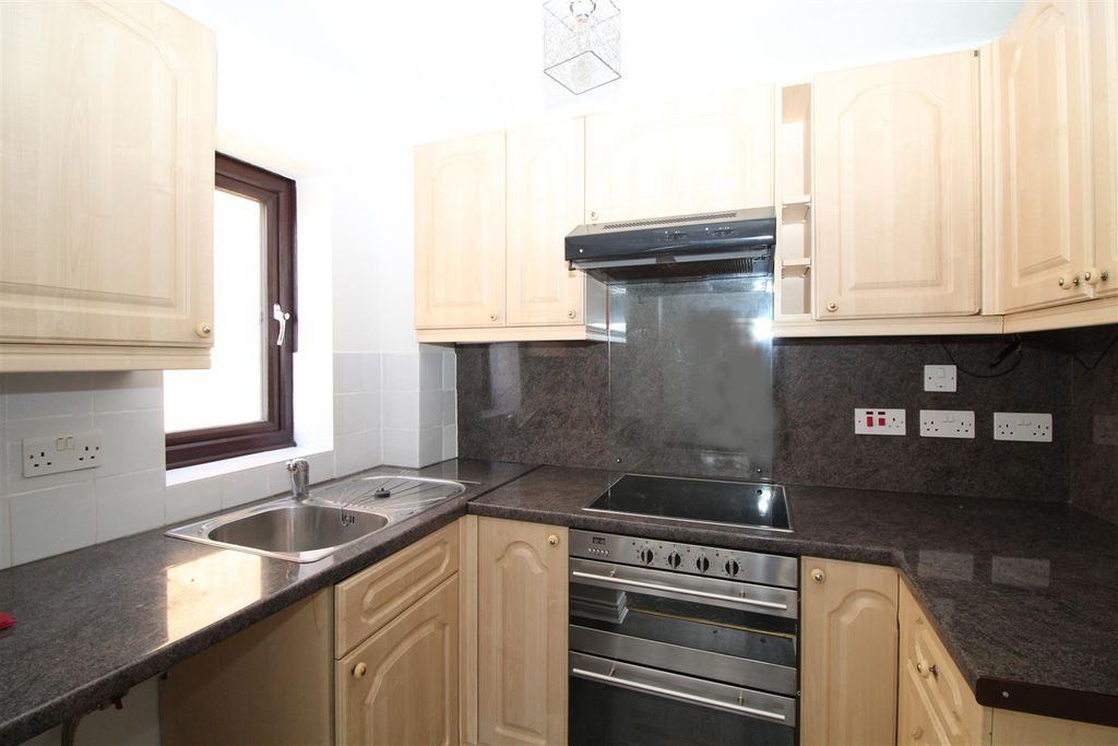 Property photo 2 of 9 Kitchen