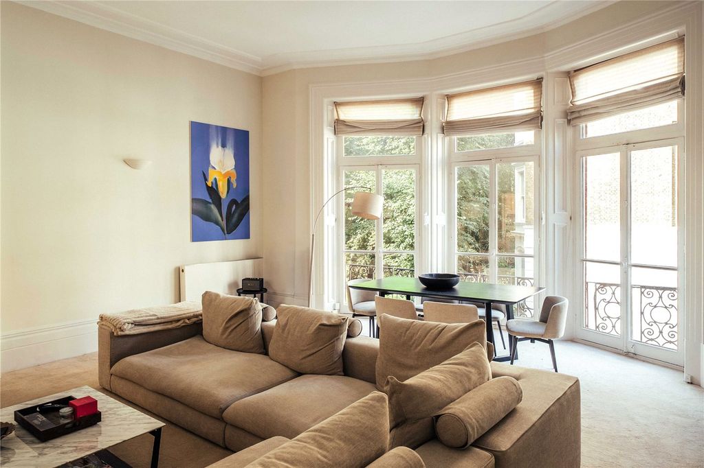 Property photo 1 of 8 Reception