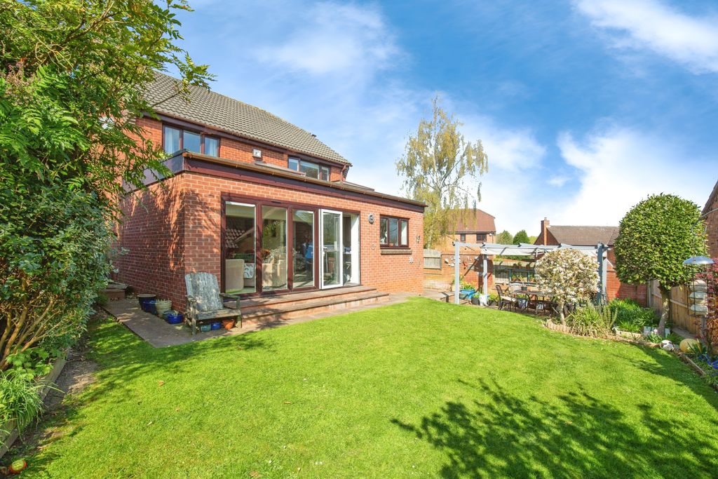 Property photo 2 of 28 06214444-Mw-4556