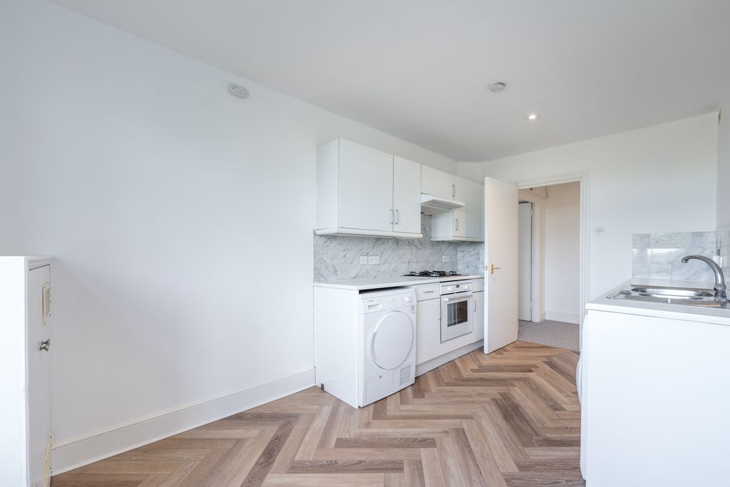 Property photo 3 of 16 Kitchen Breakfast Room