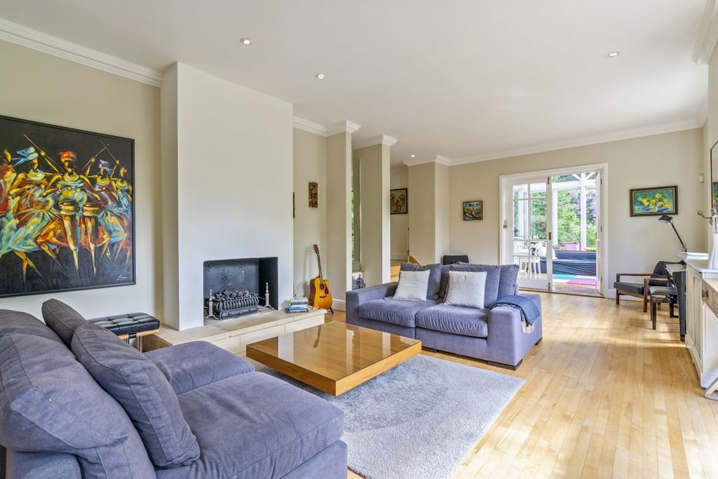 Property photo 2 of 20 Living Room