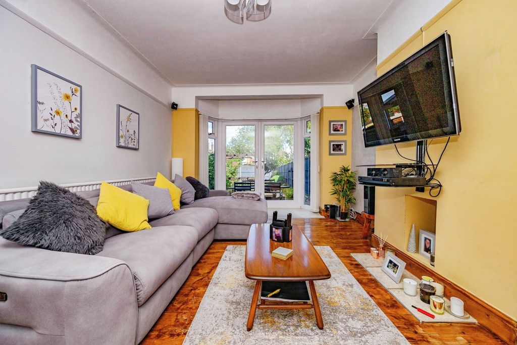 Property photo 2 of 18 Living Room