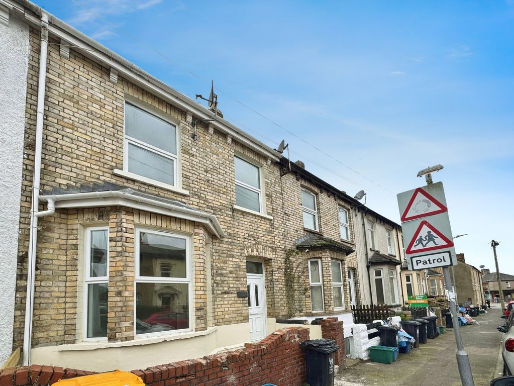 Property photo 1 of 11 Front