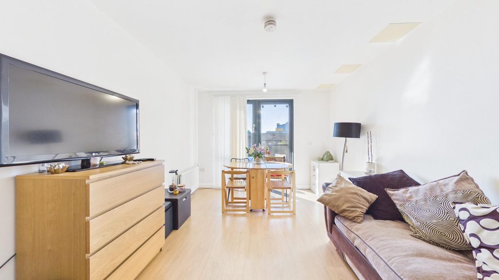 Property photo 2 of 8