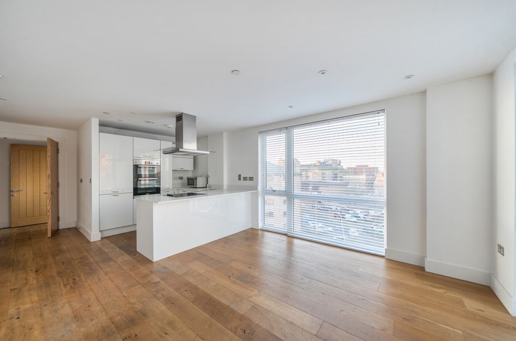 Property photo 2 of 14 1384421-14-6920B5...