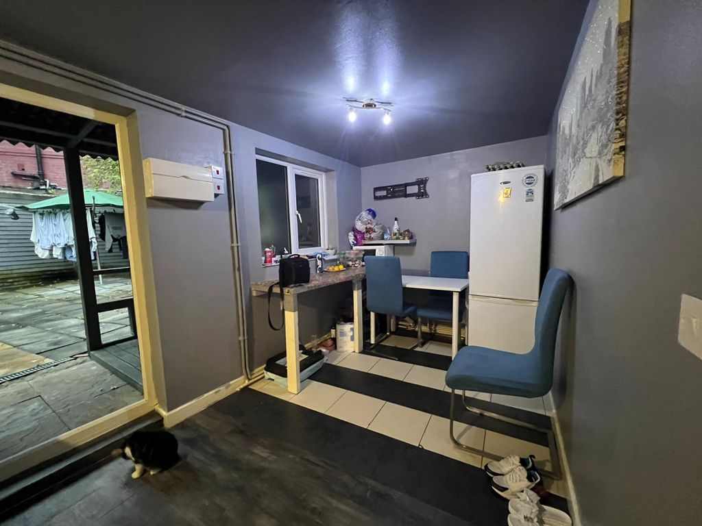 Property photo 1 of 6 Two Bedroom Ground Floor Flat Close To Goodmayes Station- Â£1600 Pcm