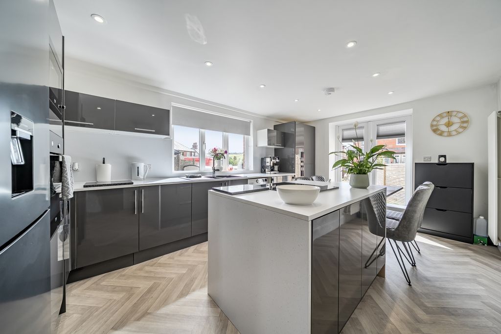 Property photo 2 of 14 1344302-10-68B05ce34B267