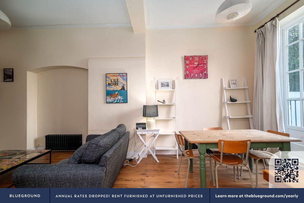 Property photo 3 of 16 Living Room