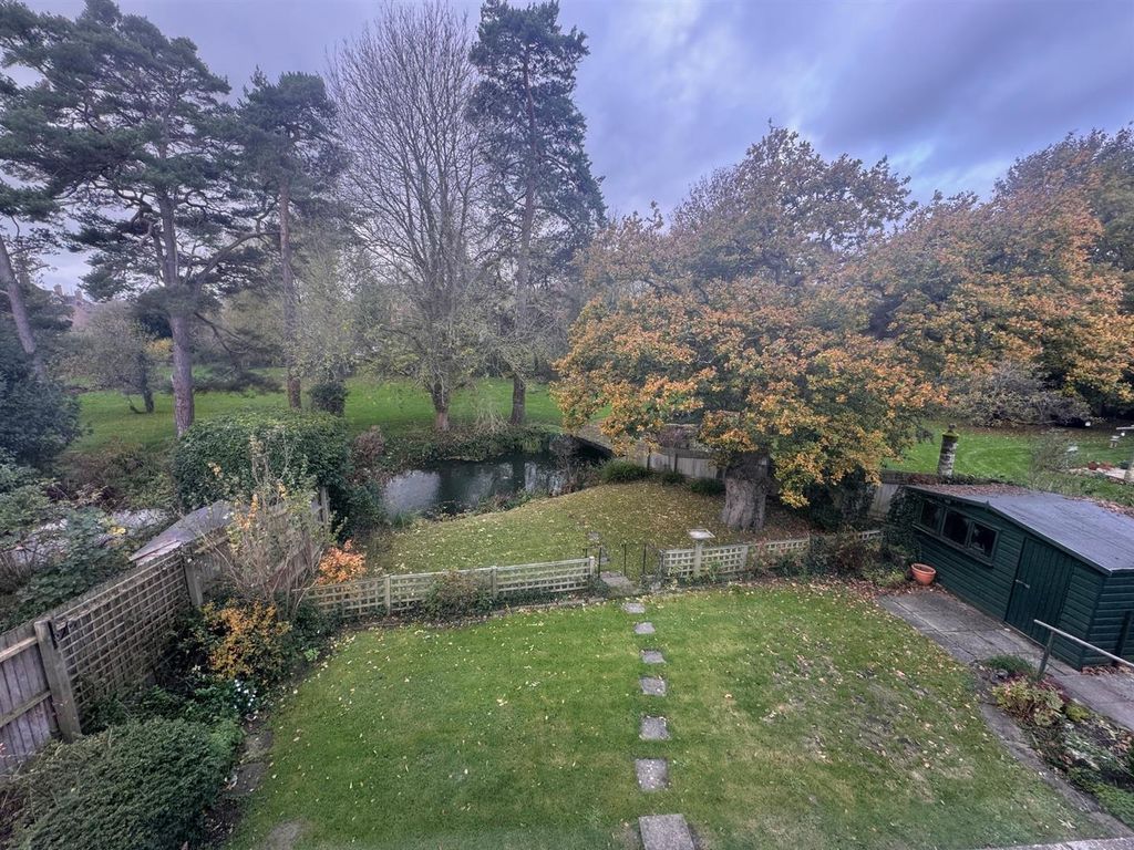 Property photo 3 of 9 Garden