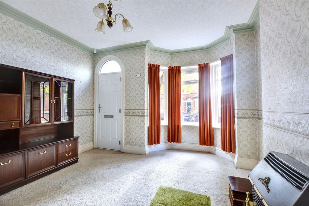 Property photo 2 of 22 Lounge