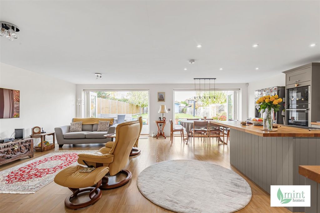 Property photo 2 of 23 Mint_Homes-10_Fulbrook_Avenue-Kt15__19_.Jpg