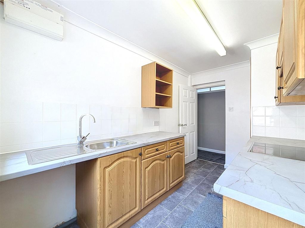 Property photo 3 of 14 Kitchen