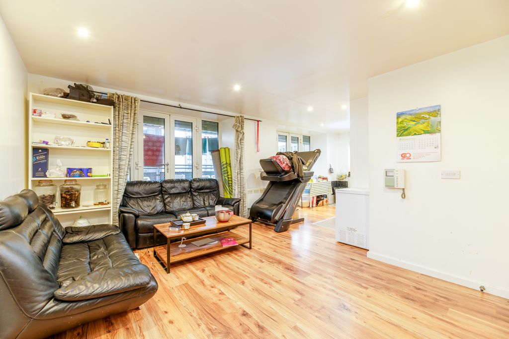 Property photo 3 of 20 07