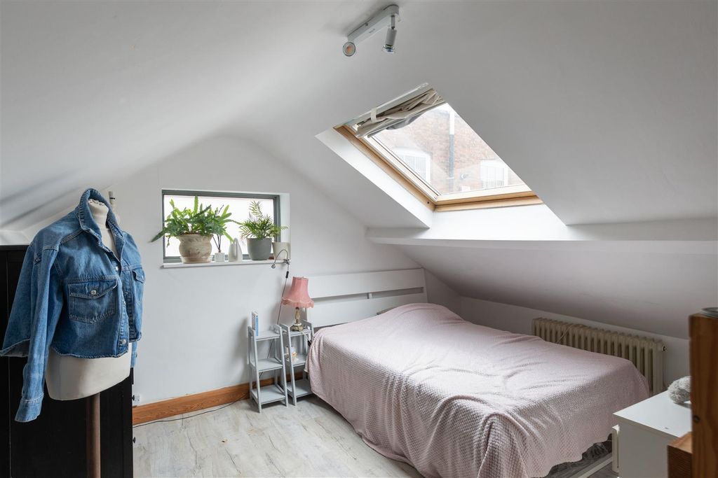 Property photo 3 of 28 Vestry Works, E17