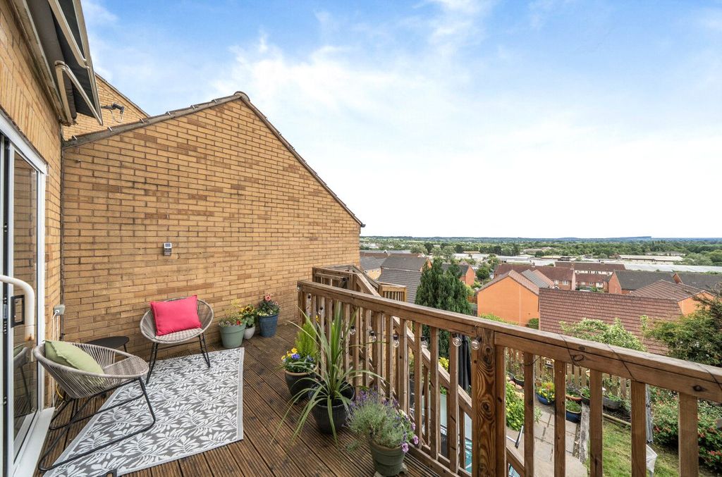 Property photo 2 of 19 Garden Terrace