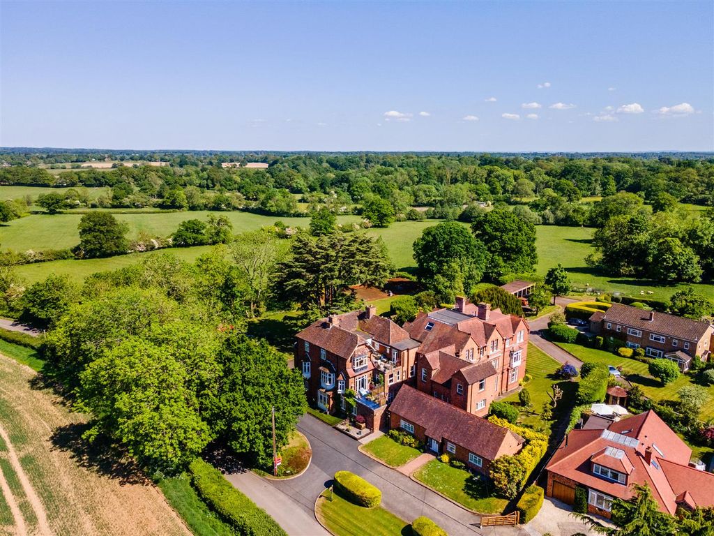 Property photo 1 of 20 28 Fetherston Grange_2.Jpg