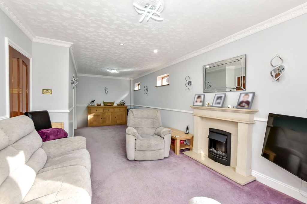 Property photo 2 of 29