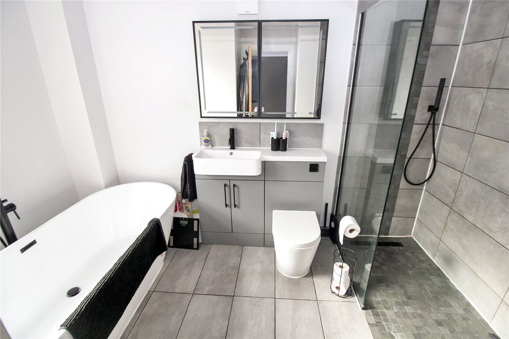 Property photo 3 of 22 Picture No. 08