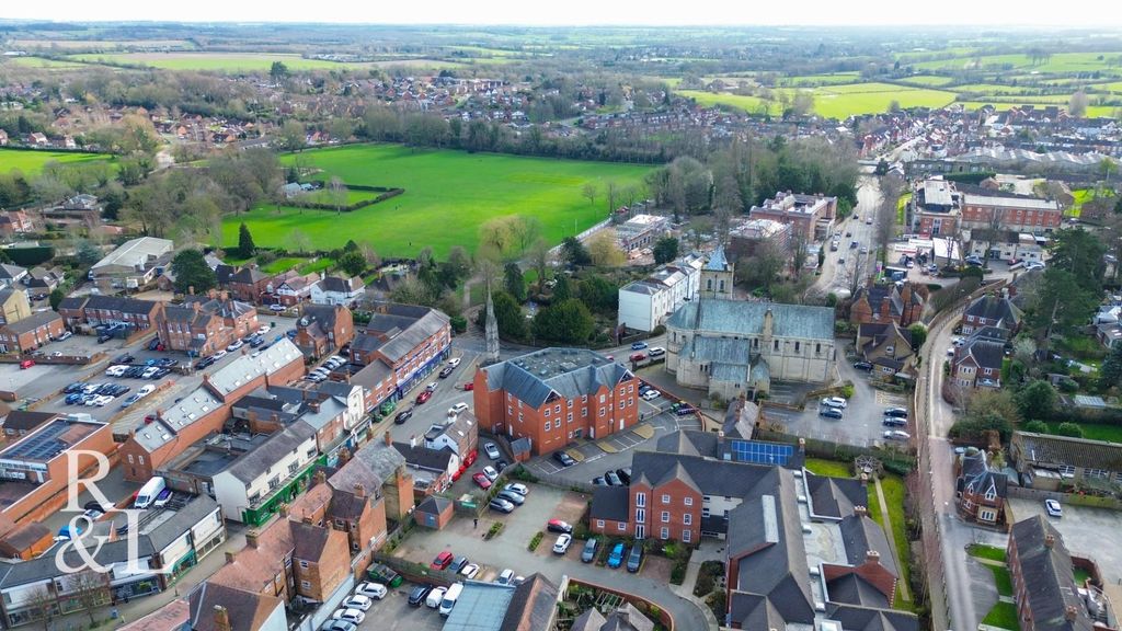 Property photo 2 of 23 10 Bainsbridge (3).Jpg