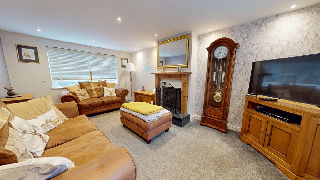 Property photo 3 of 13 Photo 8